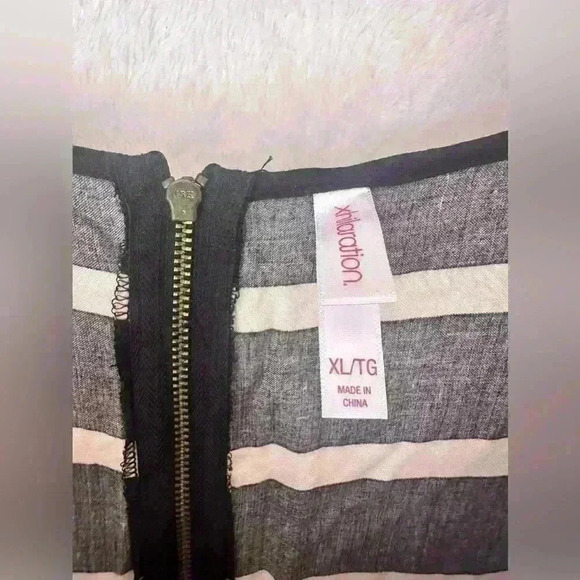 xhilaration Black and Beige Striped Top, Size Xl/ TG - Picture 4 of 7